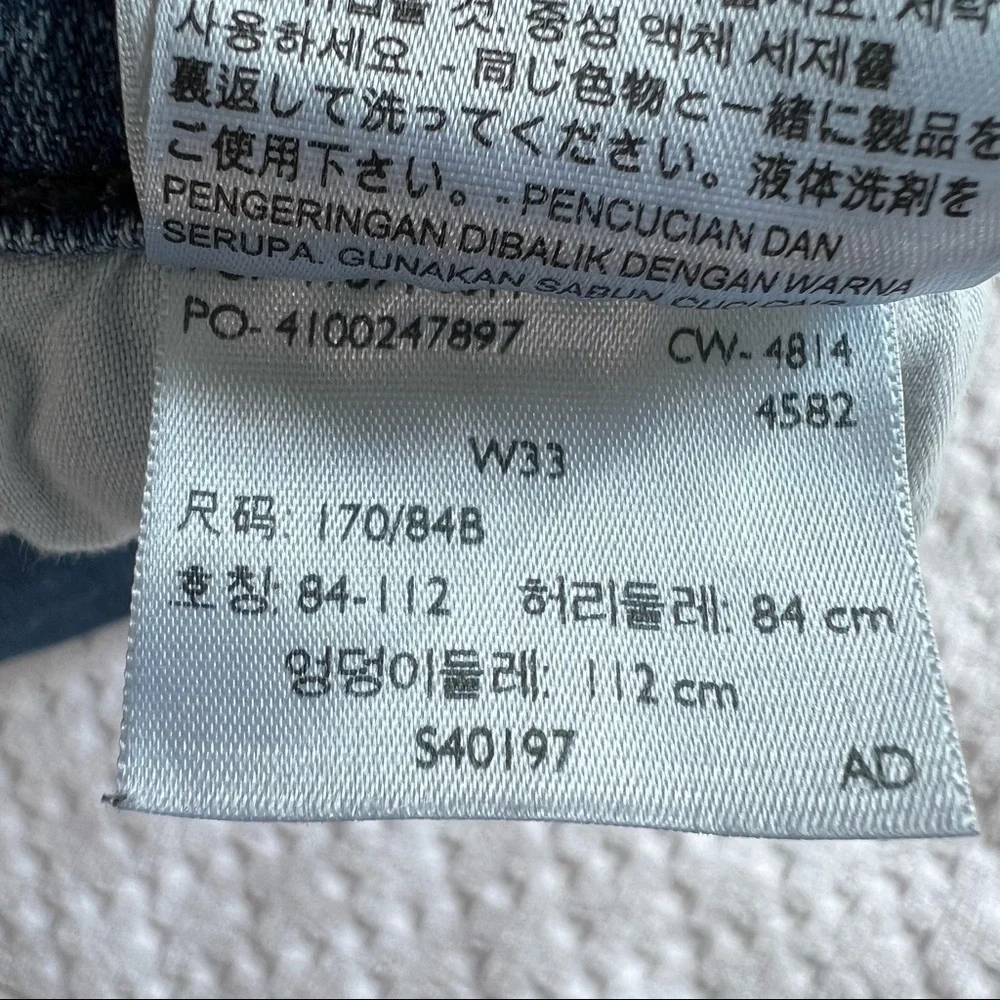 ! Levi’s woman’s denim shorts.